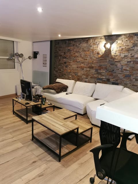 Beau loft 10 mns Paris y séjourner ou prof!! Apartamento in Puteaux