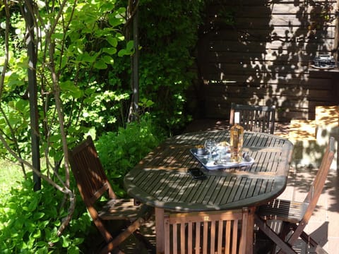 Patio, Spring, Garden, Dining area, Garden view