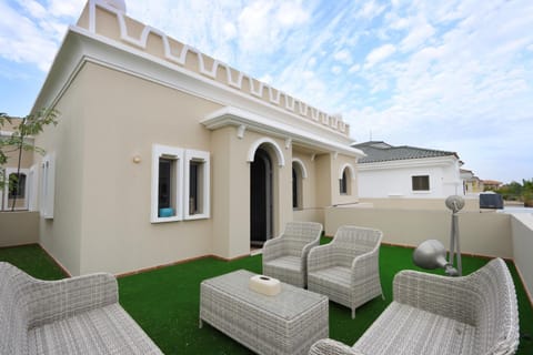 Elegant 4B+Maid room Villa in Palm - Livbnb Chalet in Dubai