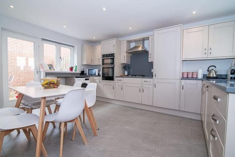 Elegant Ludlow Haven: 4Bed Ultimate Tranquility House in Ludlow