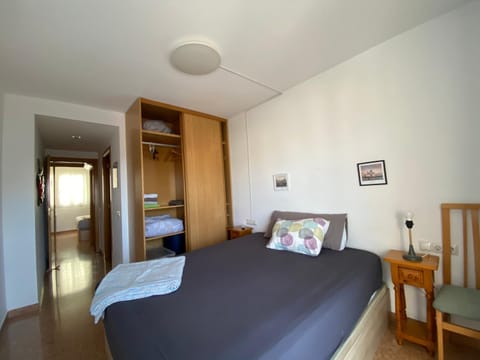 Big Family Terrassa Parking and noise free Apartment in Terrassa