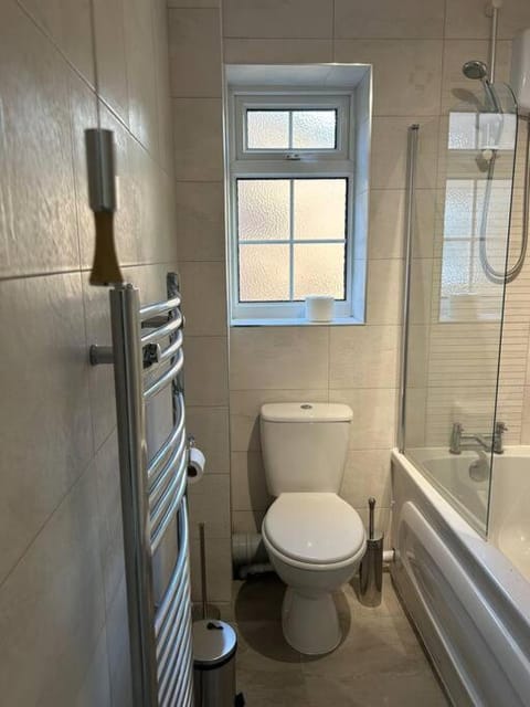 Atlantic House, Walking Distance to Cardiff Bay and City Centre with Parking Apartment in Cardiff