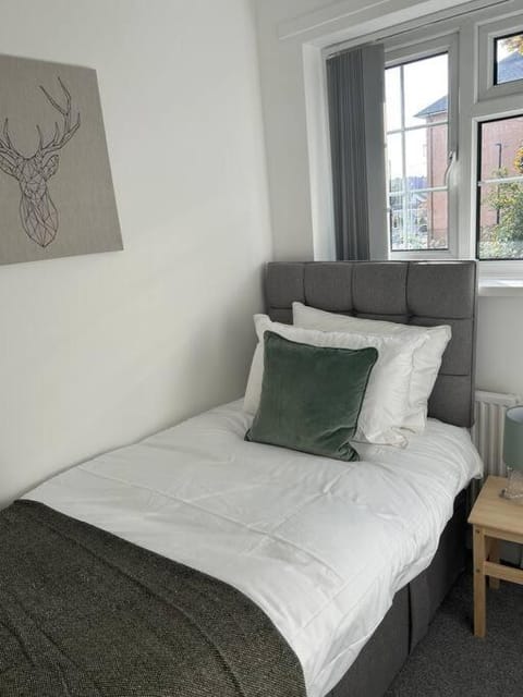 Atlantic House, Walking Distance to Cardiff Bay and City Centre with Parking Apartment in Cardiff