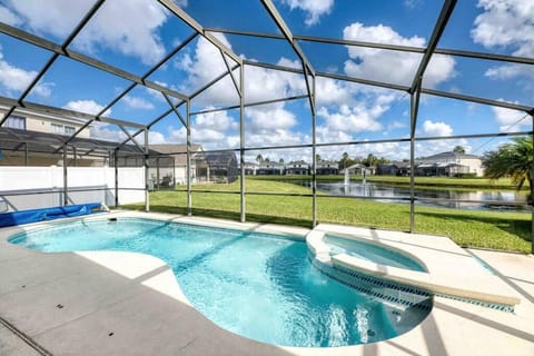 SUPER LUSH- FOAM BEDs W POOL & GAMEs House in Kissimmee