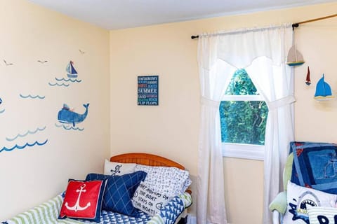White Horse Cozy House -8 min walk to the beach! Haus in Plymouth