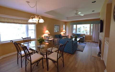 Living room, Decorative detail, Dining area