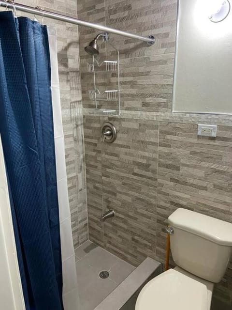 Shower, Toilet