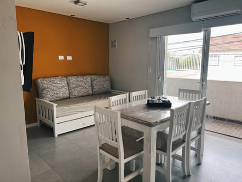 Depto B - Con Parrilla, 2 dormitorios - Departamento Aguado - Alquileres RV Condo in Bahía Blanca