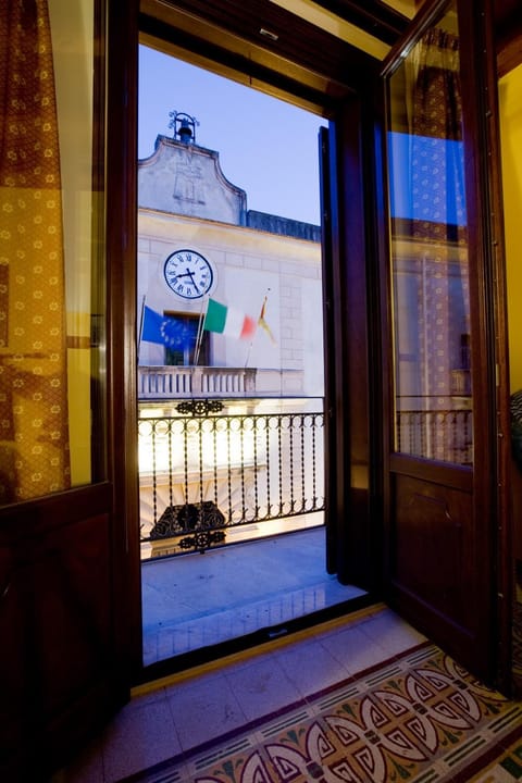 Nearby landmark, View (from property/room), Balcony/Terrace