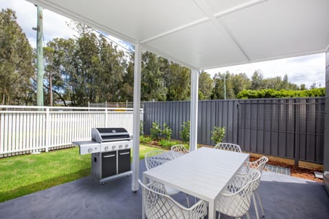 Shiloh Shores - Pet Friendly with Fire Pit - 5 Mins to Beach House in Culburra Beach