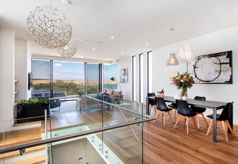 SUNSET CLIFFS luxury stay at Maslin Beach House in Adelaide