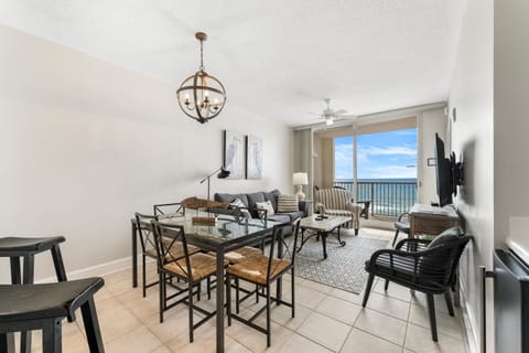 Modern 3 BR Beachfront Condo! Amenities Galore! by Dolce Vita Getaways PCB Apartment in Long Beach