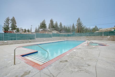 Stateline Townhome Less Than 1 Mi to Heavenly Ski Lifts Maison in Kingsbury