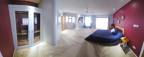 Bed, Photo of the whole room, Seating area, Bedroom