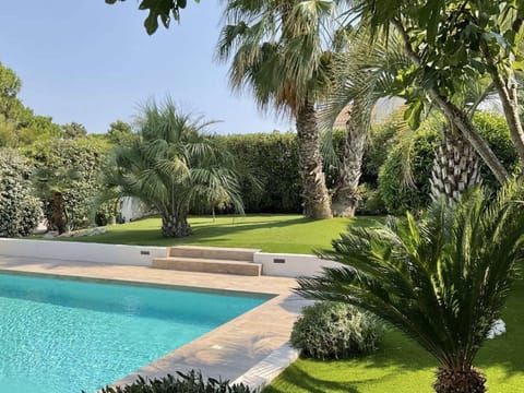 Villa climatisée avec piscine, jardin et parking - 8 personnes, proche plage - FR-1-607-182 Villa in Agde