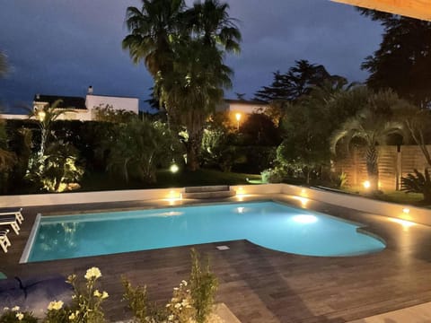 Villa climatisée avec piscine, jardin et parking - 8 personnes, proche plage - FR-1-607-182 Villa in Agde