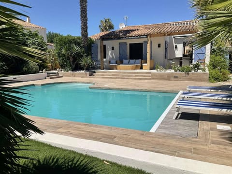 Villa climatisée avec piscine, jardin et parking - 8 personnes, proche plage - FR-1-607-182 Villa in Agde