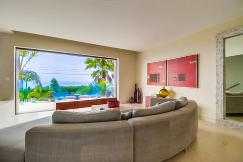 Sunset Cliffs Modern Luxury Estate w Ocean Views, Oversized Spa, AC, Yard! Casa in Sunset Cliffs
