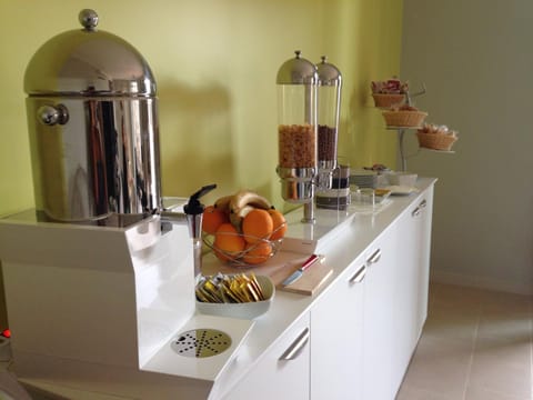 Coffee/tea facilities, Food and drinks, Food, Buffet breakfast