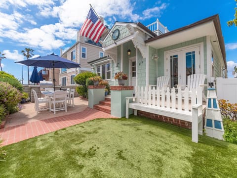 Stunning beach home - steps2sand, AC, Large Patio and Fast Wifi! House in Mission Beach