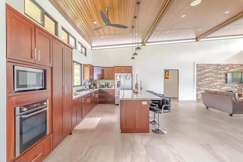 Dining area, kitchen