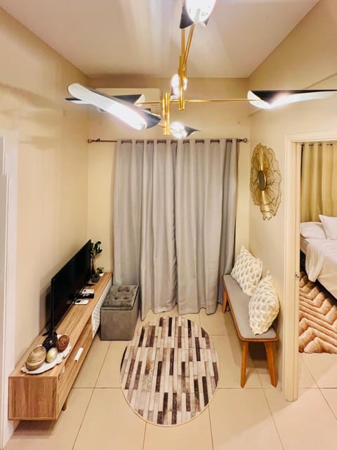 * * Y Stylish 2BR Option for 6 Apartment in Iloilo City