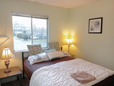 Cheap Cozy Beautiful Homestay Vacation rental in Surrey