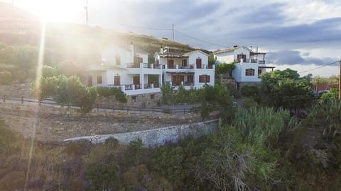 Ikaria Utopia - Cusco Studios Apartahotel in Icaria