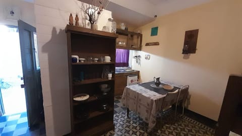 Kitchen or kitchenette, Dining area, minibar