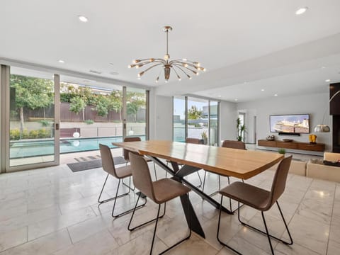 Luxury Coastal Home - Pool, Spa, AC, & Ocean Views Haus in Solana Beach