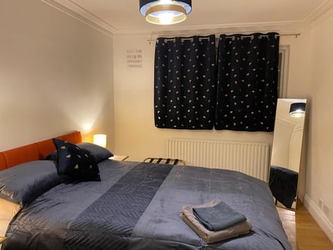 Superb 2 Bedrooms Ealing Broadway Apartment next to Tube & Buses Apartment in London Borough of Ealing