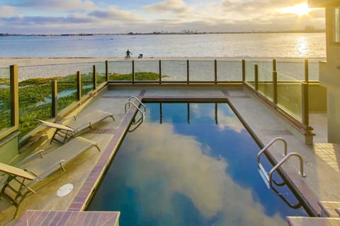 Mission Bay Dreams - w Bay Access, Parking, Pool & Spa House in Mission Bay