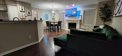 Med Center Charm 2br Haven Condo in Houston