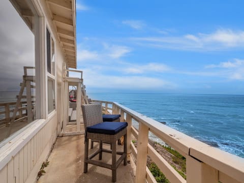 Oceanfront Paradise - Spa, Pet-Friendly, Fast Wifi, Parking & Dream Views Maison in Ocean Beach