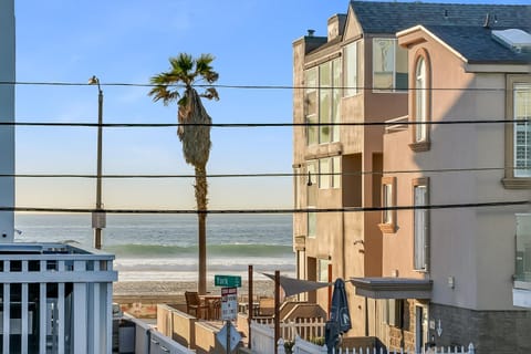 Beautiful Beach Home - Ocean View, AC & Patio Haus in Mission Beach