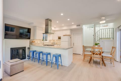 Beautiful Beach Home - Ocean View, AC & Patio Haus in Mission Beach