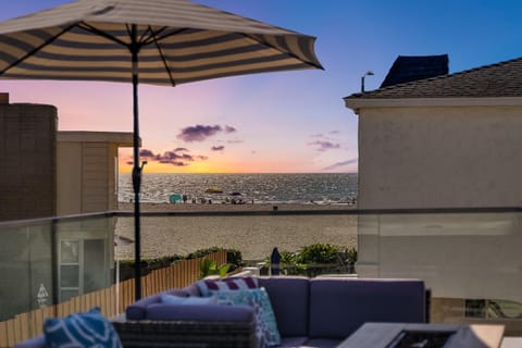 Ocean View Paradise w Private Patio & Spa House in Mission Beach