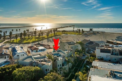 Stunning South Mission Home with Private Rooftop & Ocean Views! Haus in Mission Beach