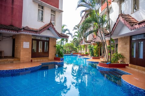 Property building, Day, Pool view, Swimming pool