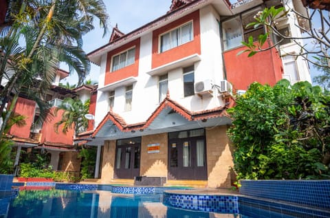 Property building, Day, Pool view, Swimming pool