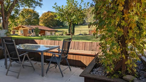 Spring, Day, Garden, Dining area, Garden view