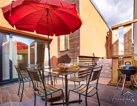 View (from property/room), Balcony/Terrace, Seating area, Dining area