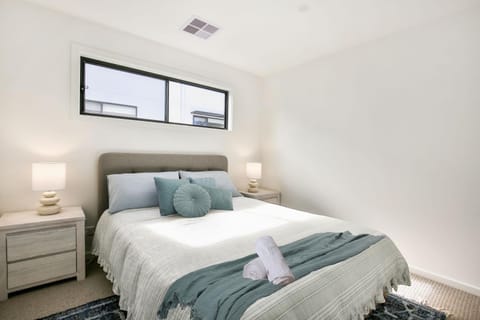 Saoire - Pet Friendly - 5 Mins Walk to Beach House in Culburra Beach