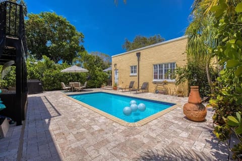 Charming Villa Espagna - Heated/Salt-Pool Oasis! Casa in Lake Worth