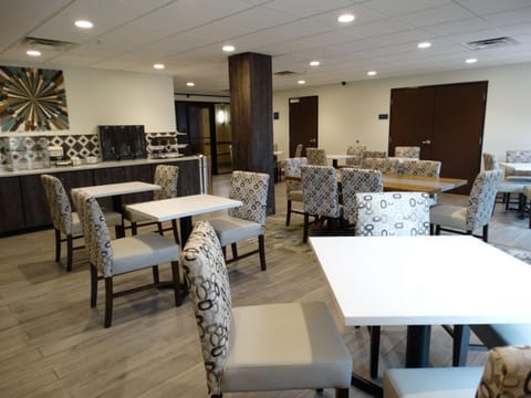 Restaurant/places to eat, Dining area, On site, Breakfast