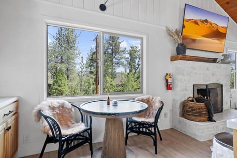 2372-Three Pines cabin House in Big Bear