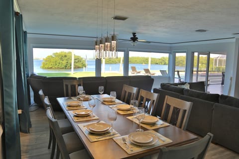 Dining area, Diving, Diving