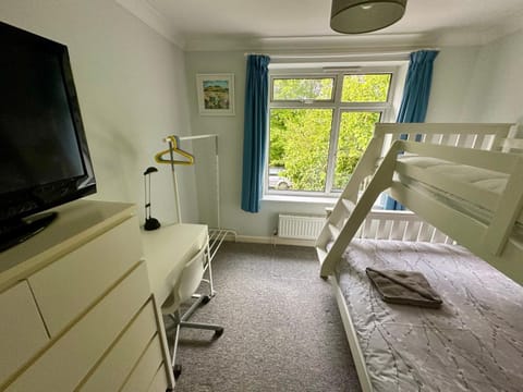 Bed, TV and multimedia, Photo of the whole room, Bedroom, bunk bed