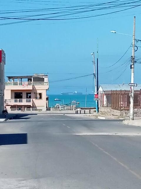 Cerca a la playa de La Libertad, Salinas Condo in Santa Elena Province