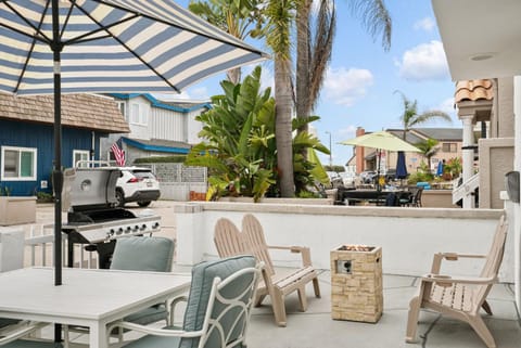Stunning Beach Delight with Hot Tub, Fire Pit, Parking & Walk to Beach! Maison in Mission Beach